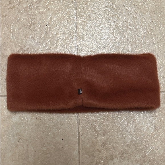 Nike Women's Faux Fur Warm Headband - Picture 3 of 5